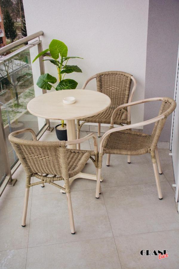 Grand Lux Apartment Doboj Eksteriør billede