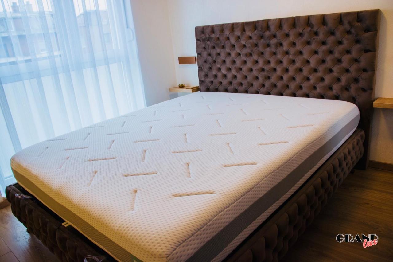 Grand Lux Apartment Doboj Eksteriør billede