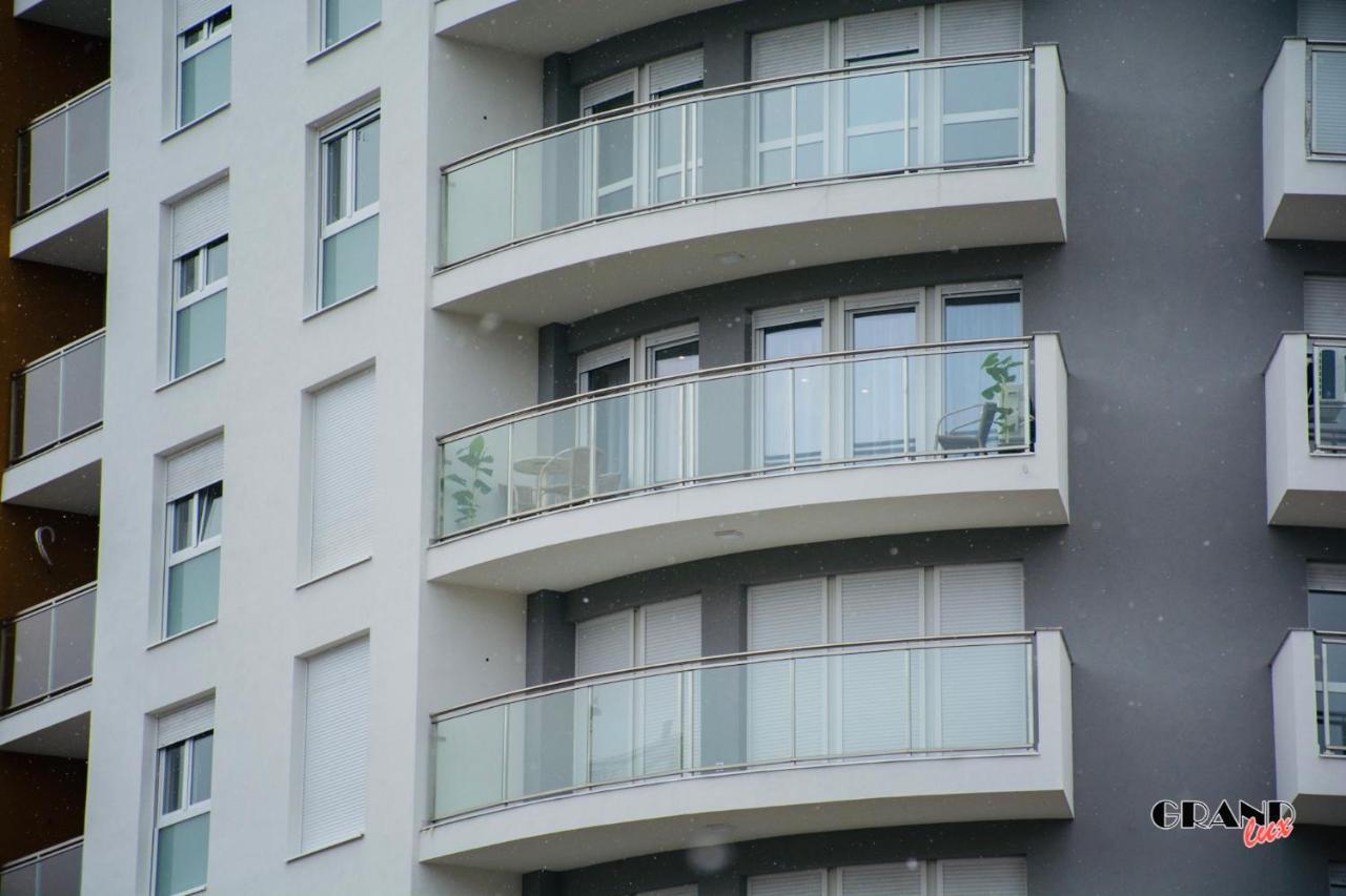 Grand Lux Apartment Doboj Eksteriør billede